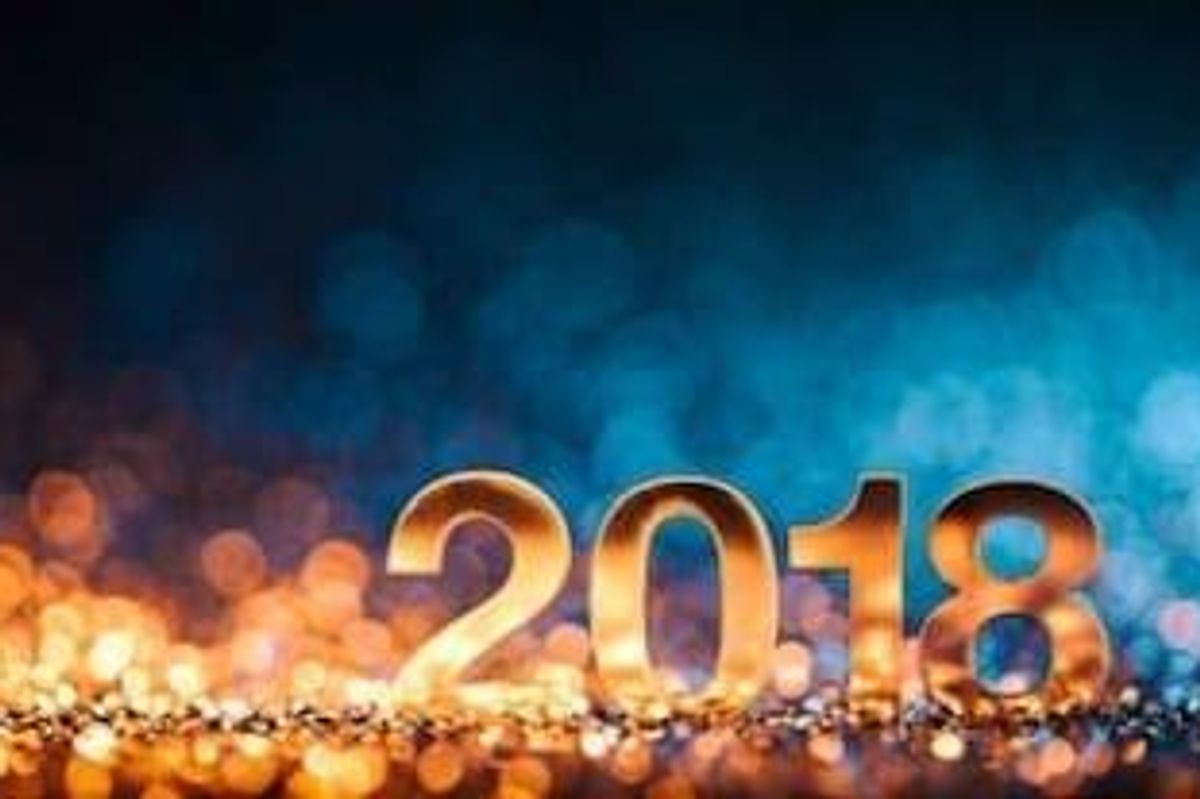 "2018" against glittery background