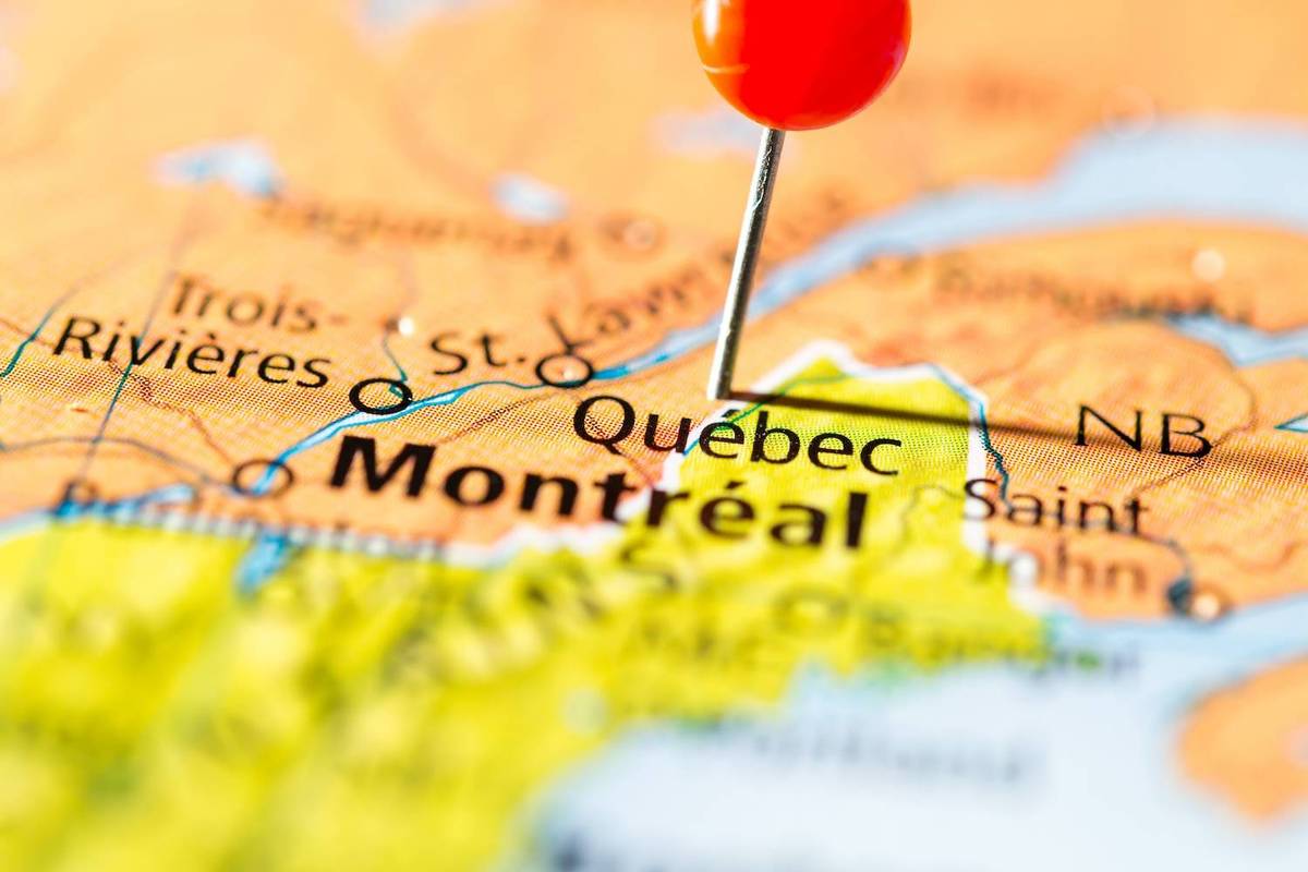 A red pin is placed over Québec on a colorful map showing Montreal and surrounding areas; text reads: Québec.