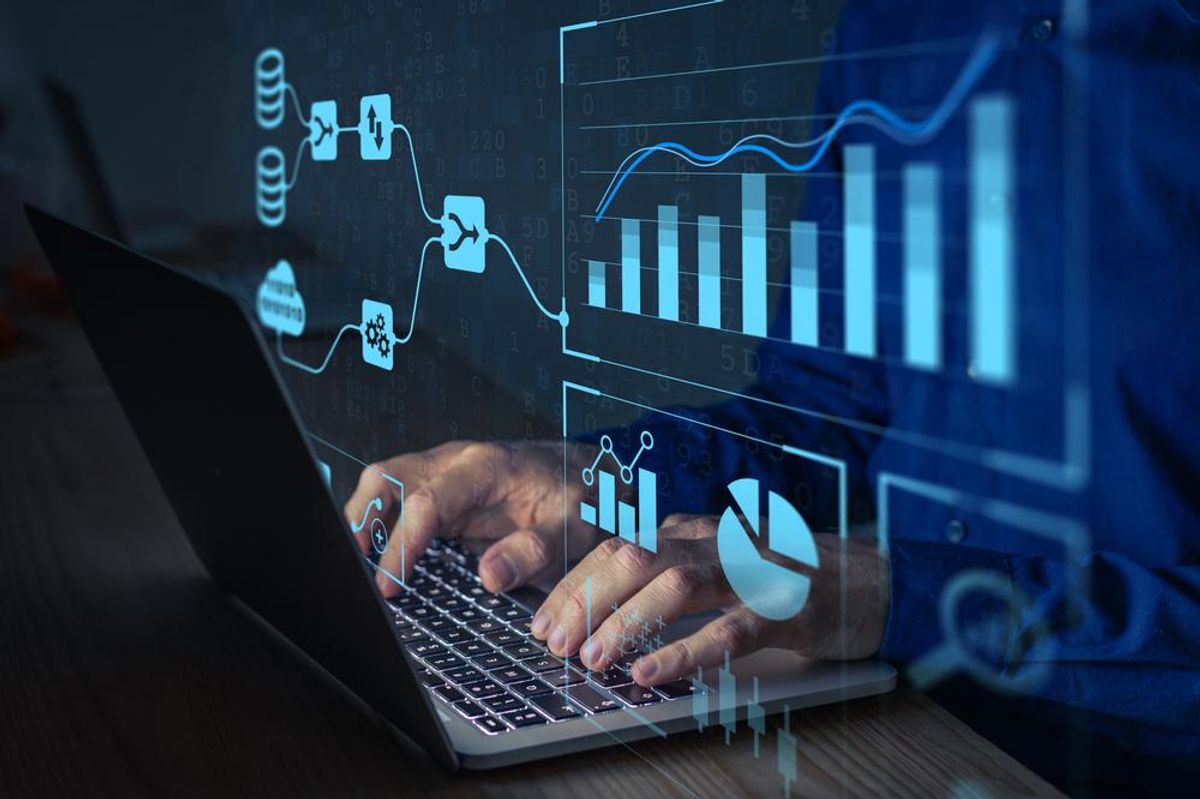 Analyst working with Business Analytics and Data