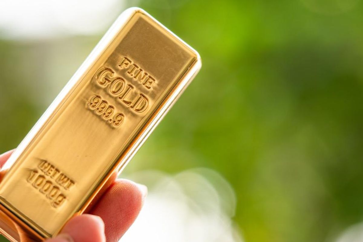 bar of gold against green background