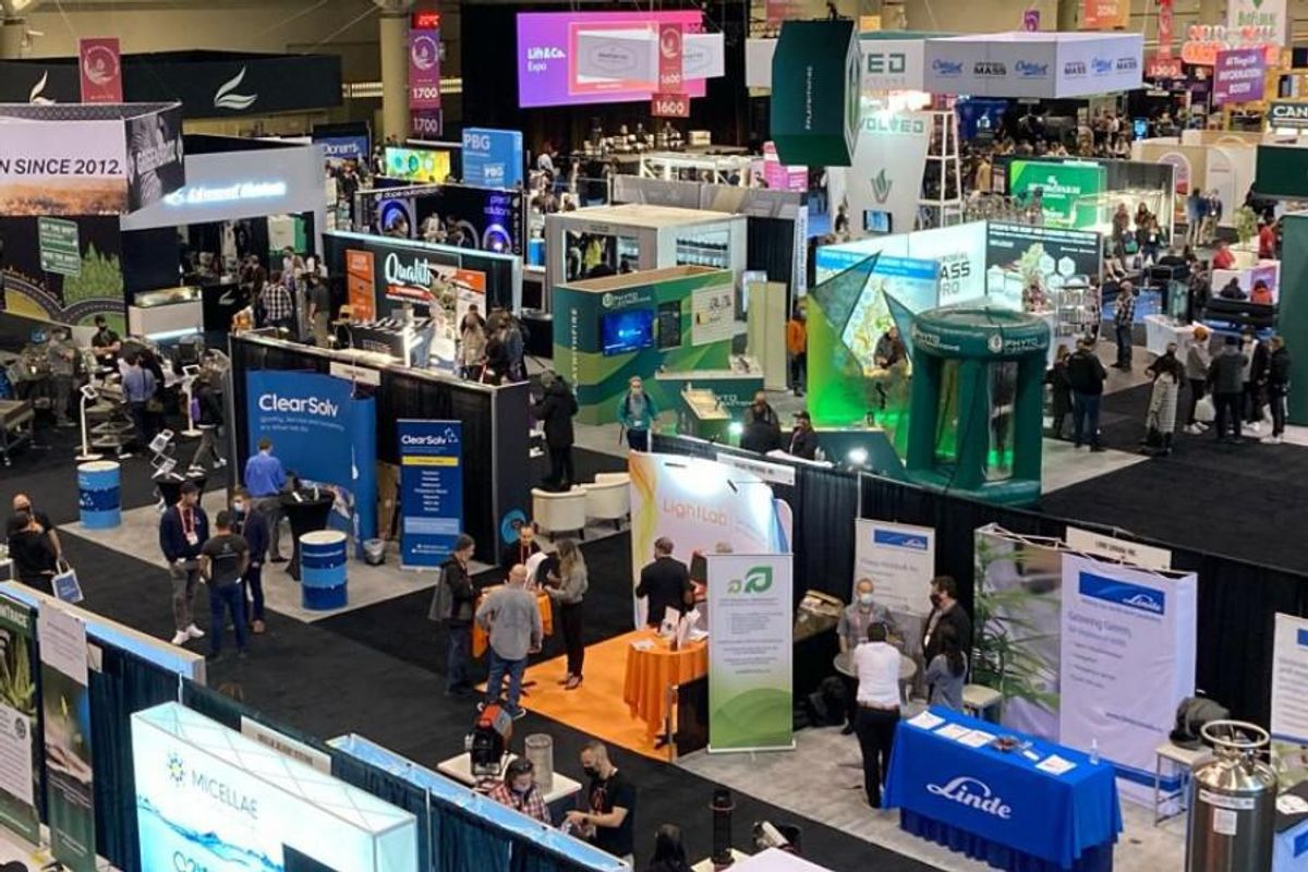 bird's-eye view of the Lift Expo 2021 show floor