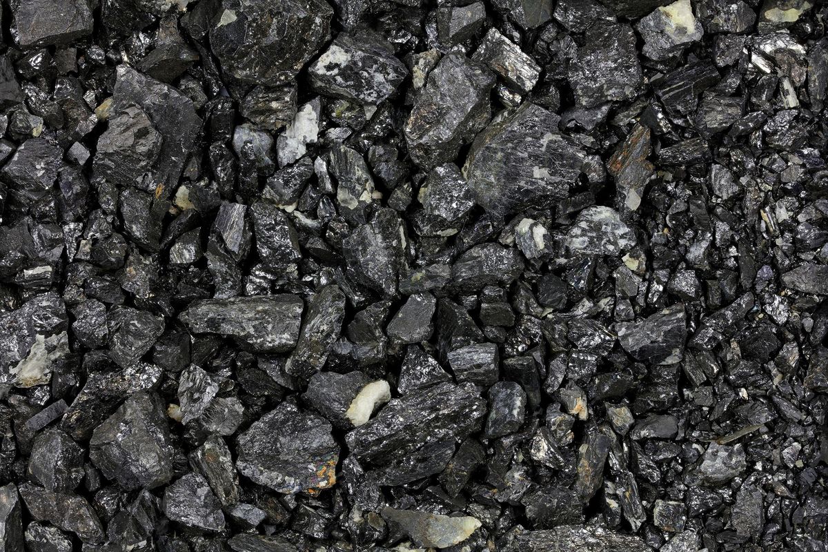 coltan ore from brimstone mine in maine, us