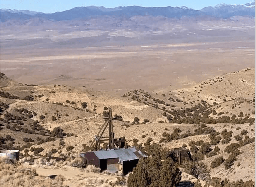 Desert landscape of Surface Metals' Cimarron gold project.