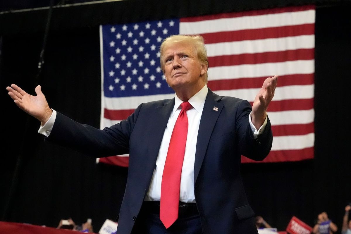 Donald Trump in front of American flag.