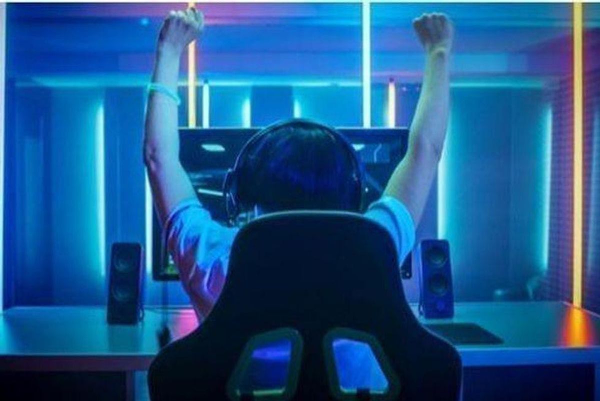 esports player raising arms