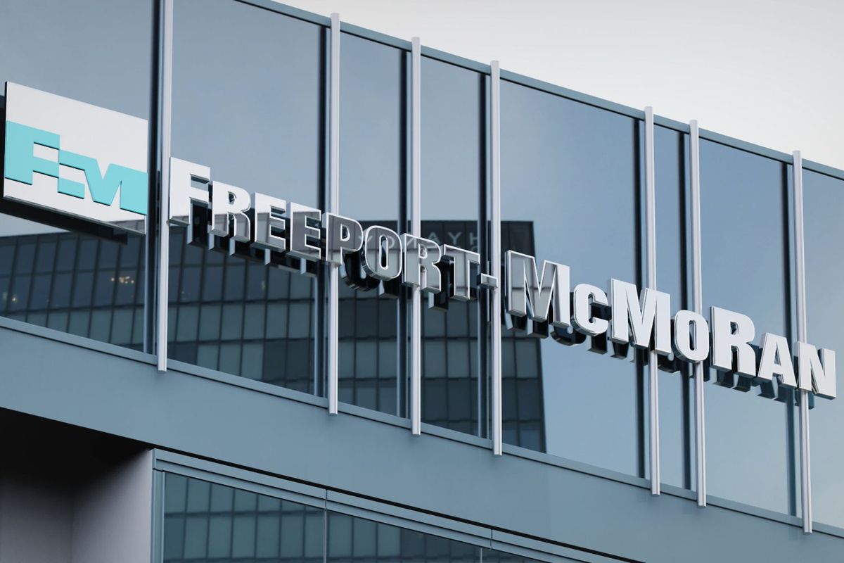 Glass building facade with Freeport-McMoRan logo in silver letters.