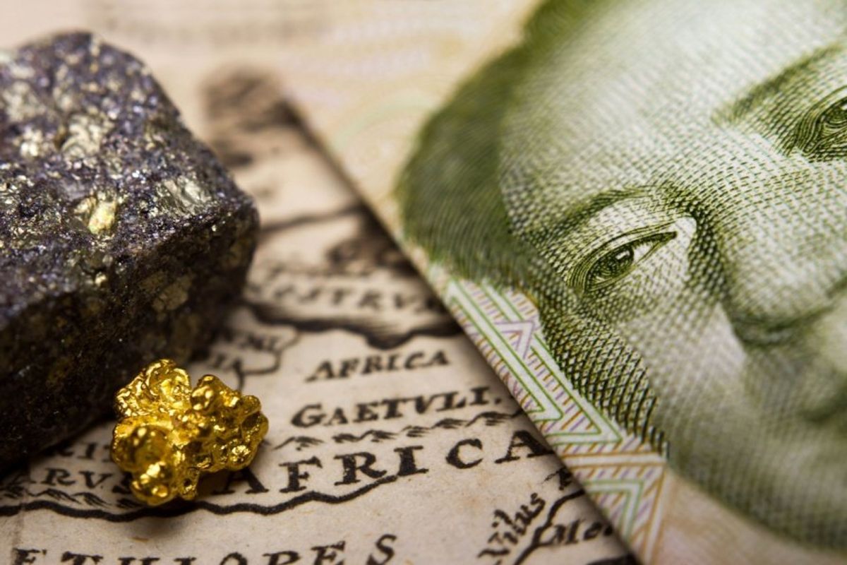 Gold nugget, Chinese yuan. 