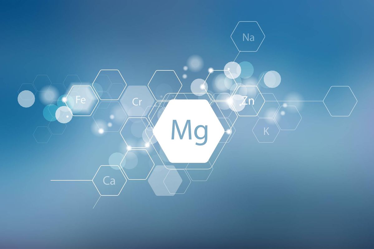 Hexagonal shapes with chemical symbols on a blue background, text reads: Mg, Fe, Ca, Cr, Na, Zn, K.