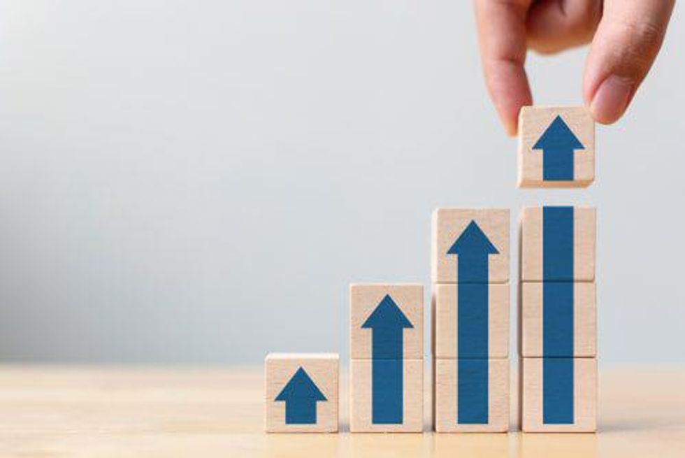 Cannabis Weekly Round-Up: Canopy Reports Revenue Increase