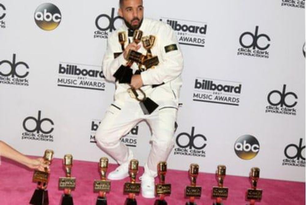 Cannabis Weekly Round-Up: Drake and Canopy Growth Call it Quits