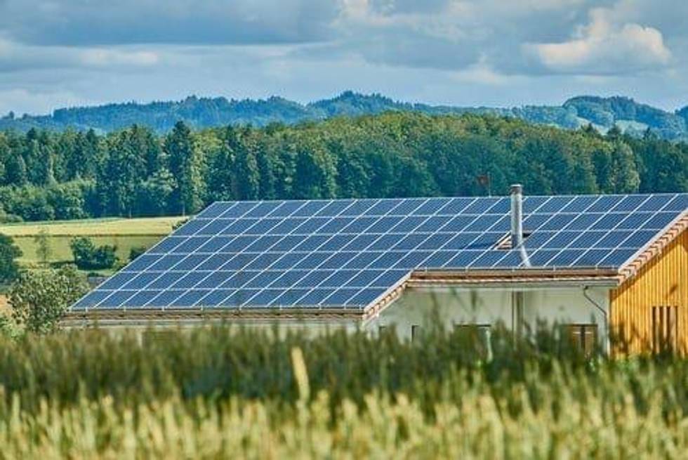 Solar Power Generation Dips in India, Increases in the US