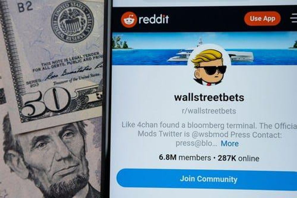 VIDEO - Lobo Tiggre: Reddit Silver Surge May be Brief, Focus on Fundamentals