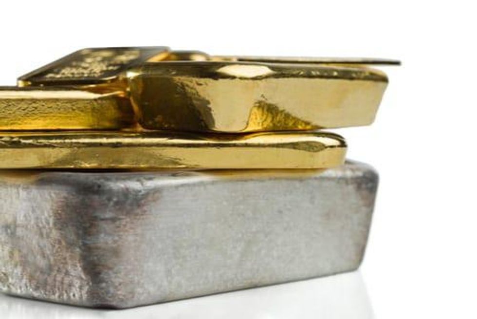 VIDEO - EB Tucker: Gold vs. Silver - Which Will Lead in 2021?