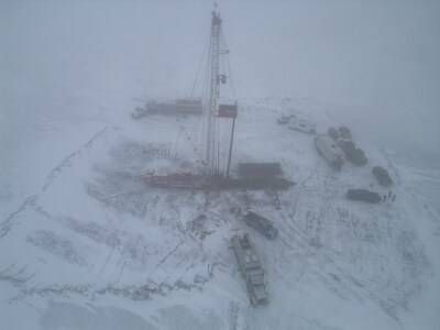 Figure 1 - Service Rig (CNW Group/EMP Metals Corp.)