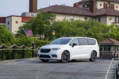 Chrysler Pacifica, America's best-selling minivan, continues to reign as the most awarded minivan ever, earning a Consumer Guide Best Buy award for the 10th consecutive year.