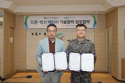 Left to Right: Spencer Huh and Maj. Gen. S.G. Kim (CNW Group/NEO Battery Materials Ltd.)
