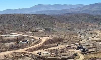 Diamond and RC Drill rigs accelerating development of the La Verde Cu-Au discovery. (CNW Group/Hot Chili Limited)