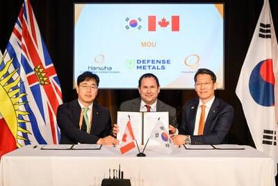 Jung Jae Hyo – VP Hanwha Corporation (left), Mark Tory – President and CEO Defense Metals (centre), and Jeong Sung Kyun – VP Hanwha Ocean Co. Ltd (right) (CNW Group/Defense Metals Corp.) Jung Jae Hyo – VP Hanwha Corporation (left), Mark Tory – President and CEO Defense Metals (centre), and Jeong Sung Kyun – VP Hanwha Ocean Co. Ltd (right) (CNW Group/Defense Metals Corp.)