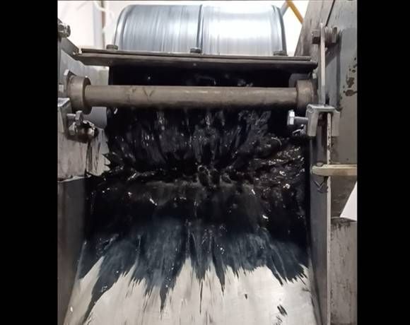 Image of Eriez laboratory drum separator collecting magnetic concentrate while operating at a magnetic intensity of approximately 1,000 Gauss, Low Intensity Magnetic Separation (LIMS) process.