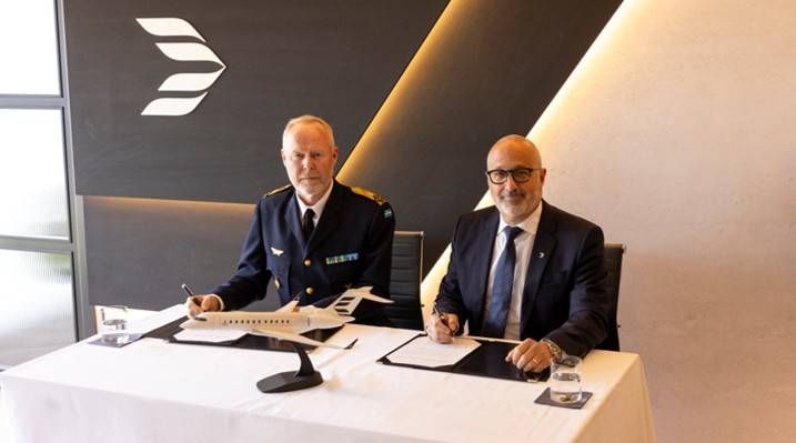 Brigadier General Carl-Frederik Edström, Director of the Air and Space Systems Division at FMV, and Paul Sislian, Executive Vice President, Aircraft Sales and Bombardier Aftermarket Services, participated in an announcement ceremony to commemorate newly signed 10-year SSA