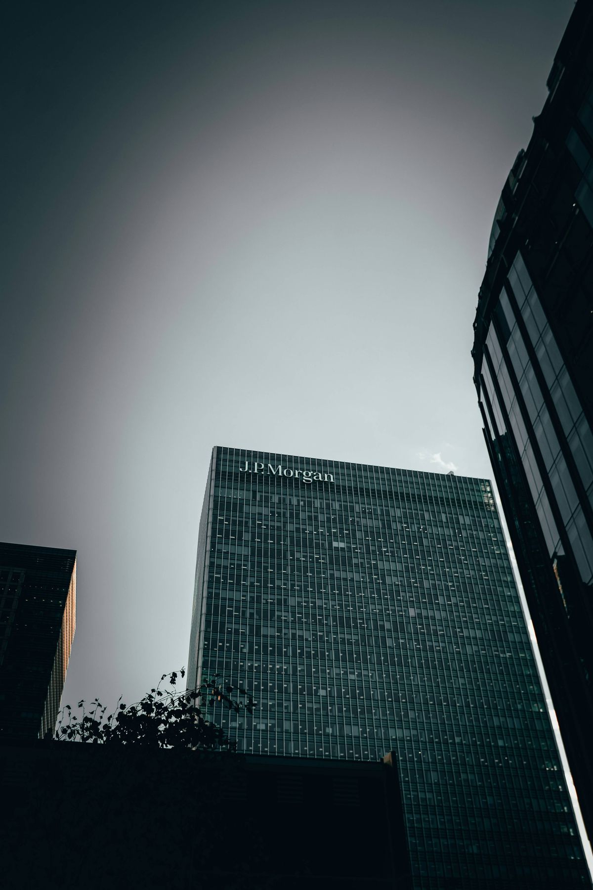 Crypto Market Update: JPMorgan Joins OKX-ICE Objectors