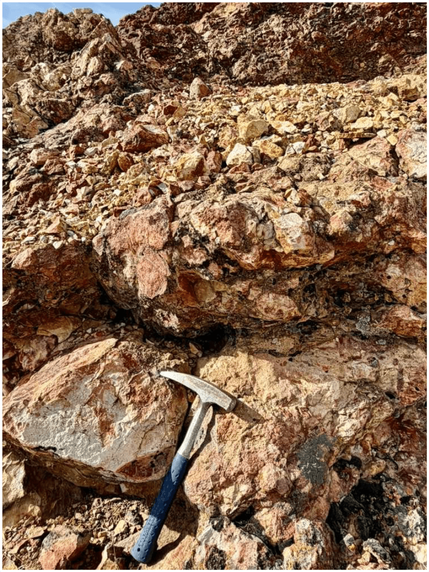 Argillic alteration and silicified crackle breccias
