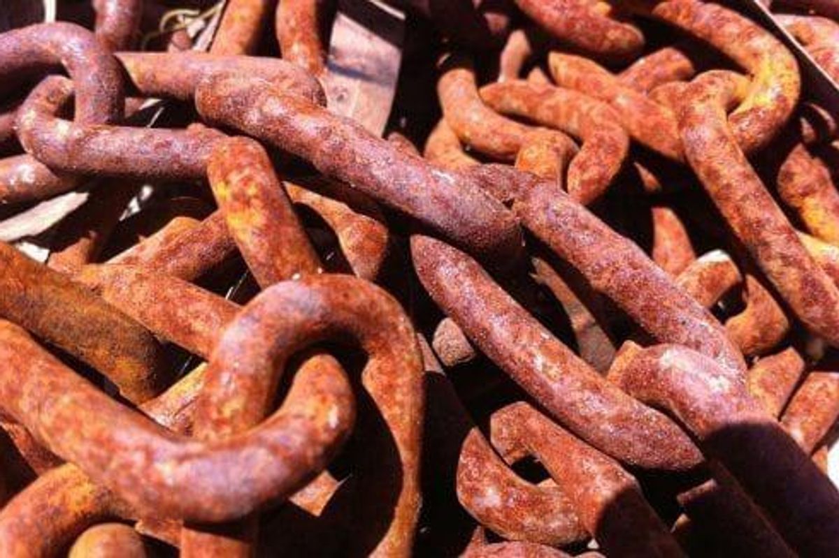 iron chain links