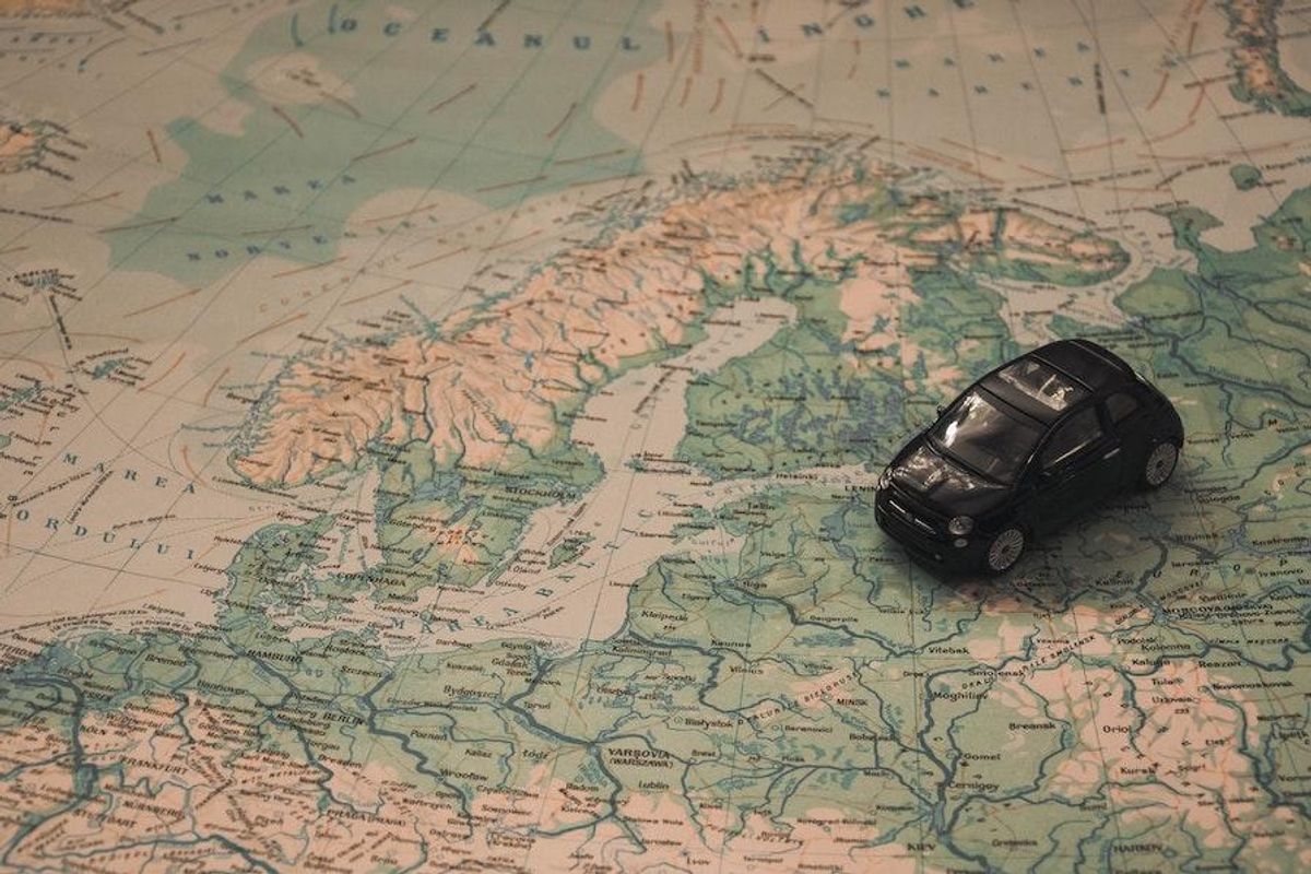 map of sweden with small car on top