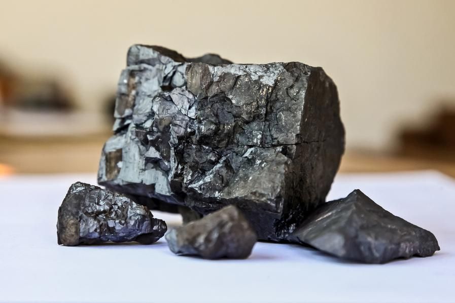 pieces of manganese ore