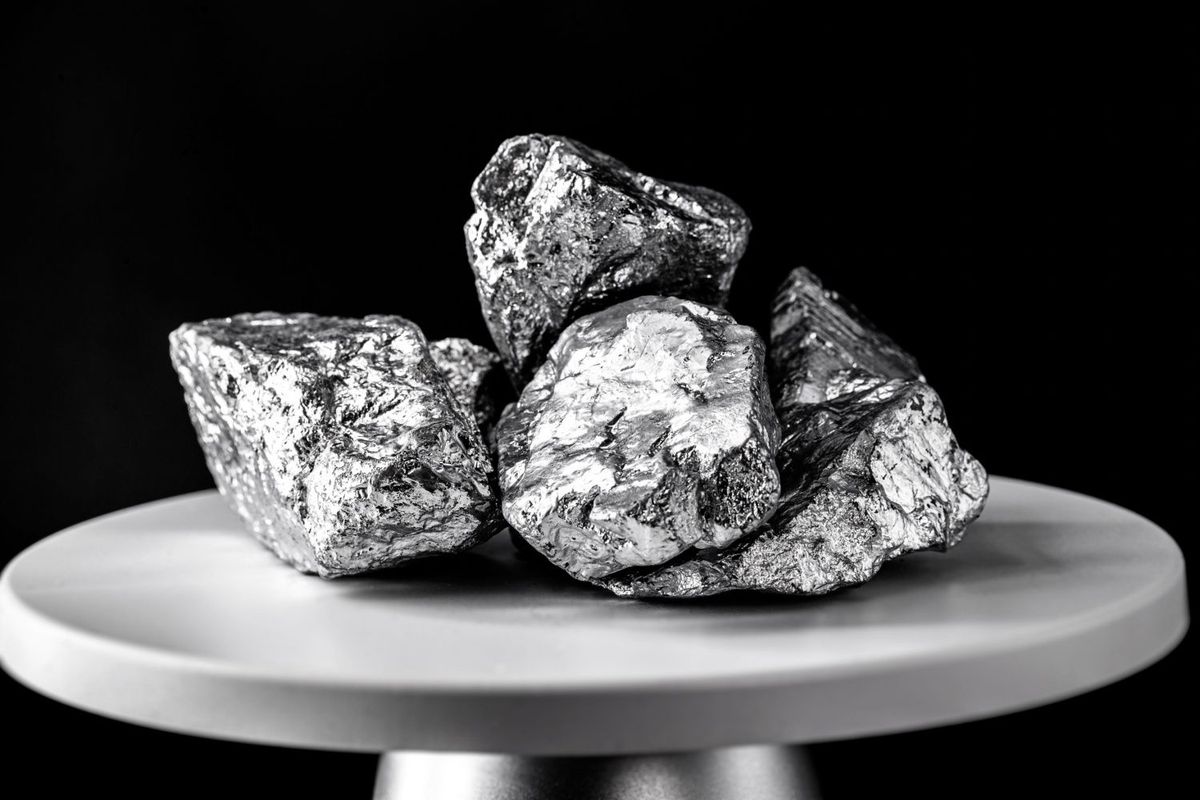 Pieces of platinum ore sitting on round platform.