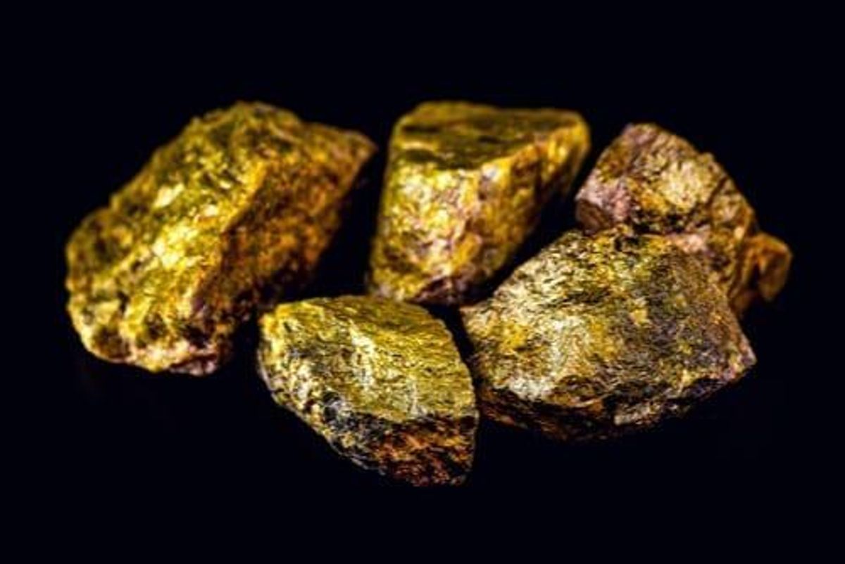 pieces of uranium ore