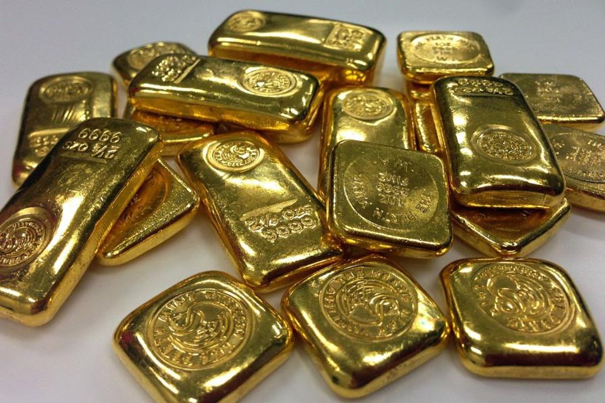pile of gold bullion