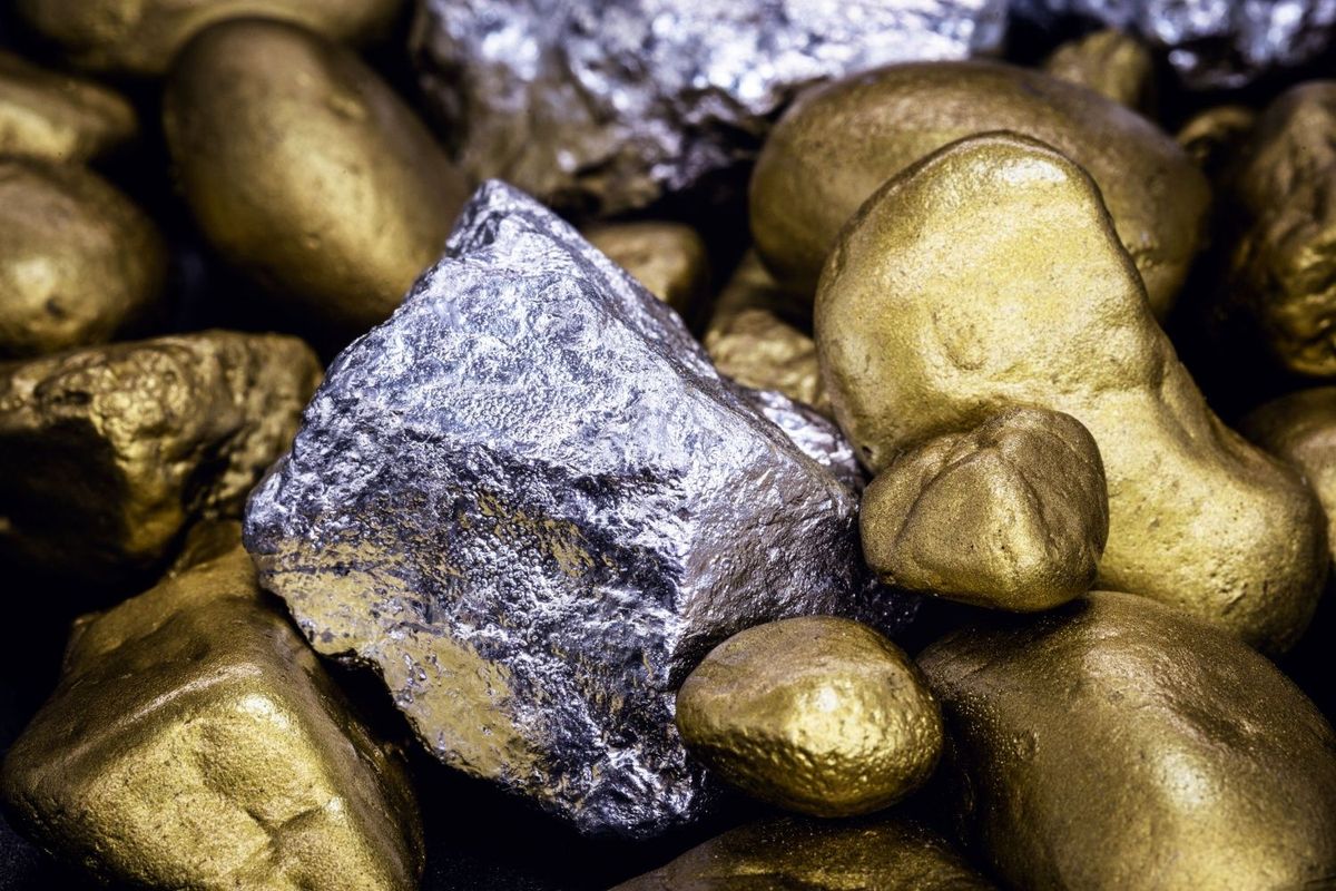 Silver and gold nuggets in a pile.