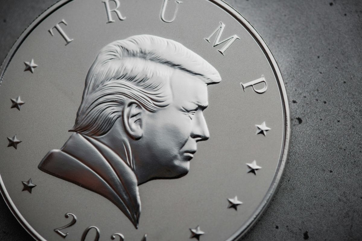 Silver coin with profile of Trump, stars and the text "Trump 2024."