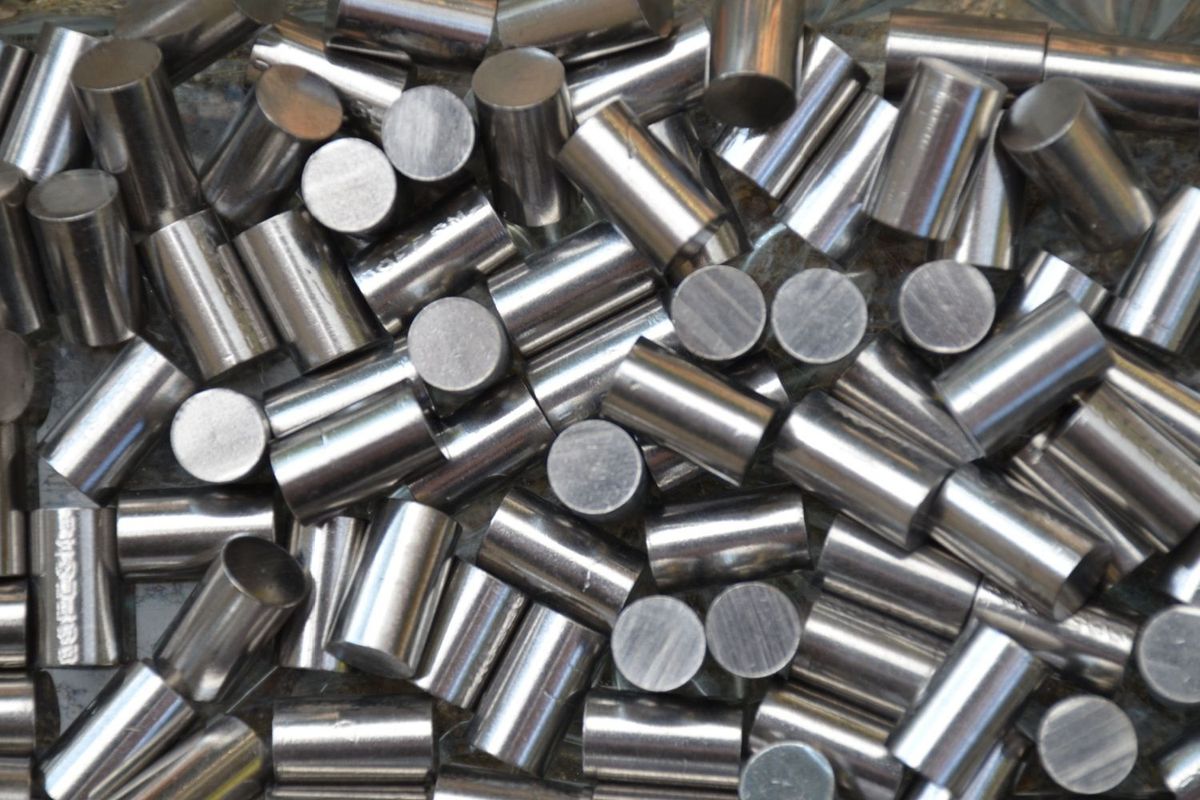 Small pieces of nickel-chromium metal alloy.