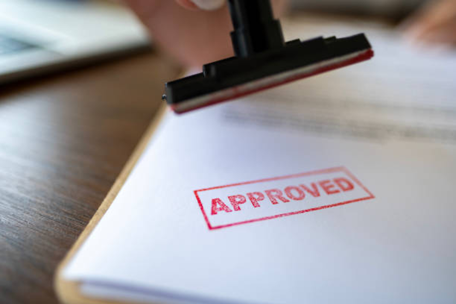 Stamp marking an "approved" label on a document.