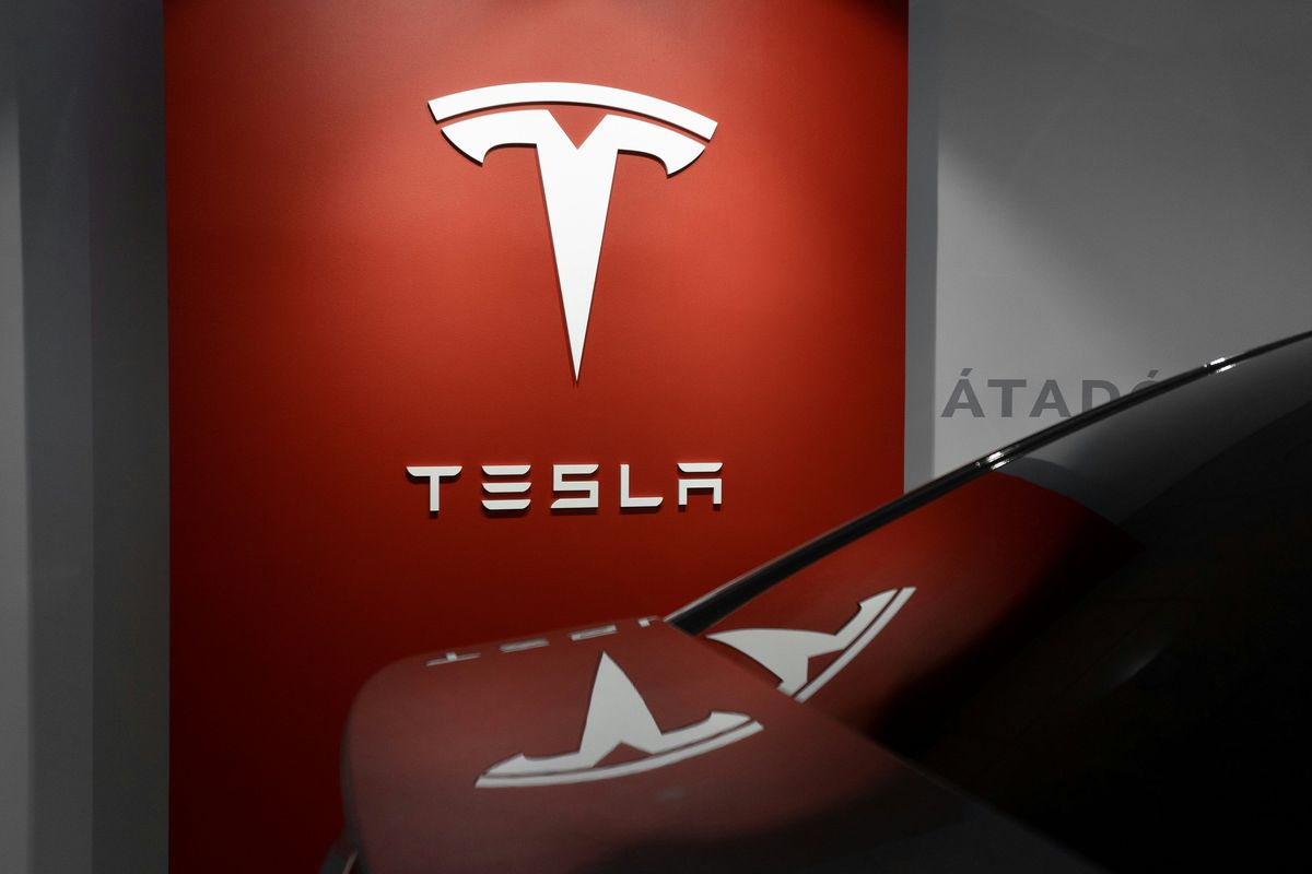 Tesla logo and vehicle.