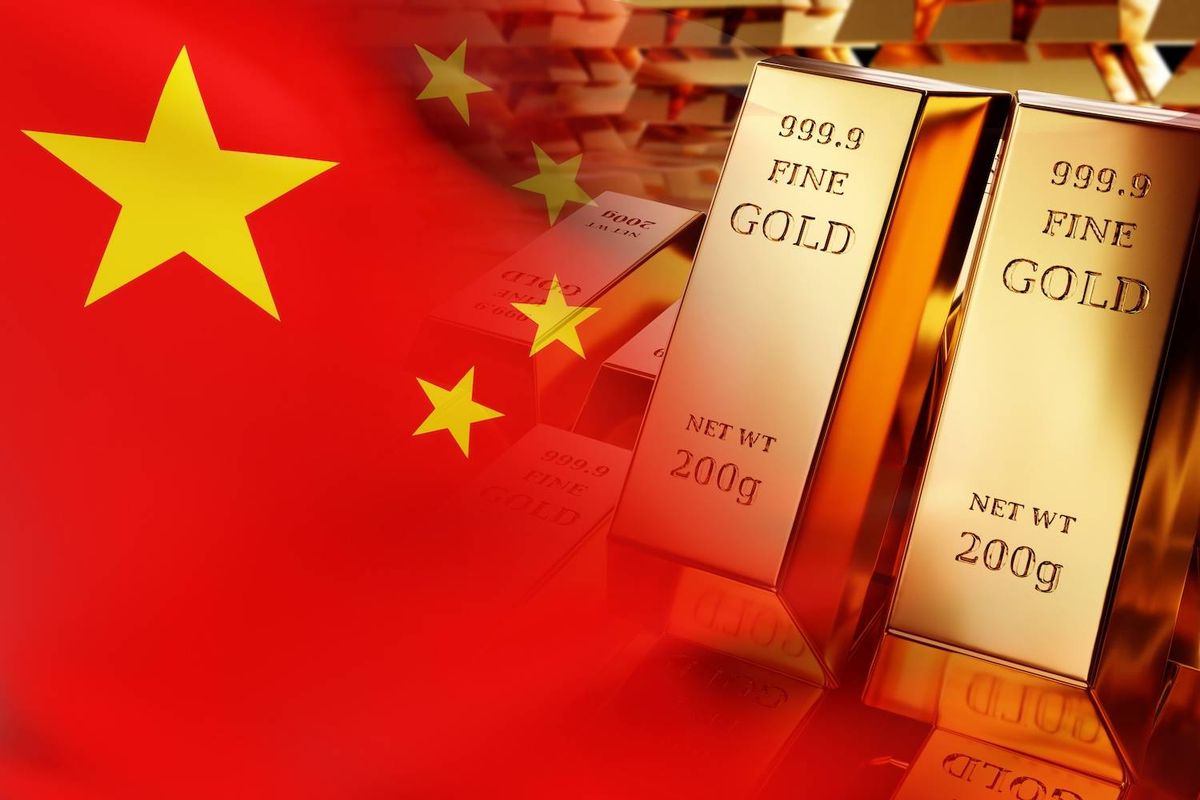 The image shows gold bars labeled "999.9 FINE GOLD NET WT 200g" overlaid with the red and yellow Chinese flag.