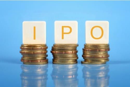 three stacks of coins each with a letter block on top of them spelling IPO