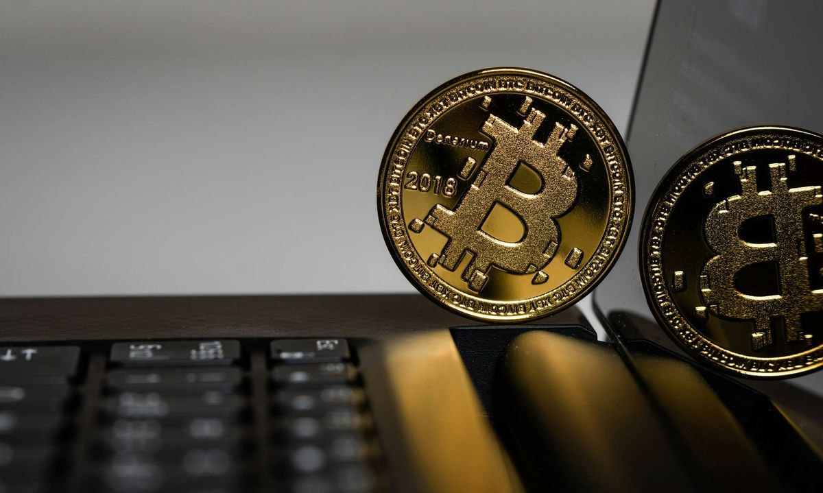 Crypto Market Update: Apple, Google Recruits Fuel Crypto Rumors