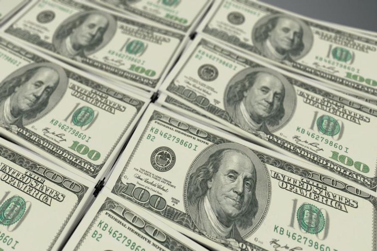 US$100 bills