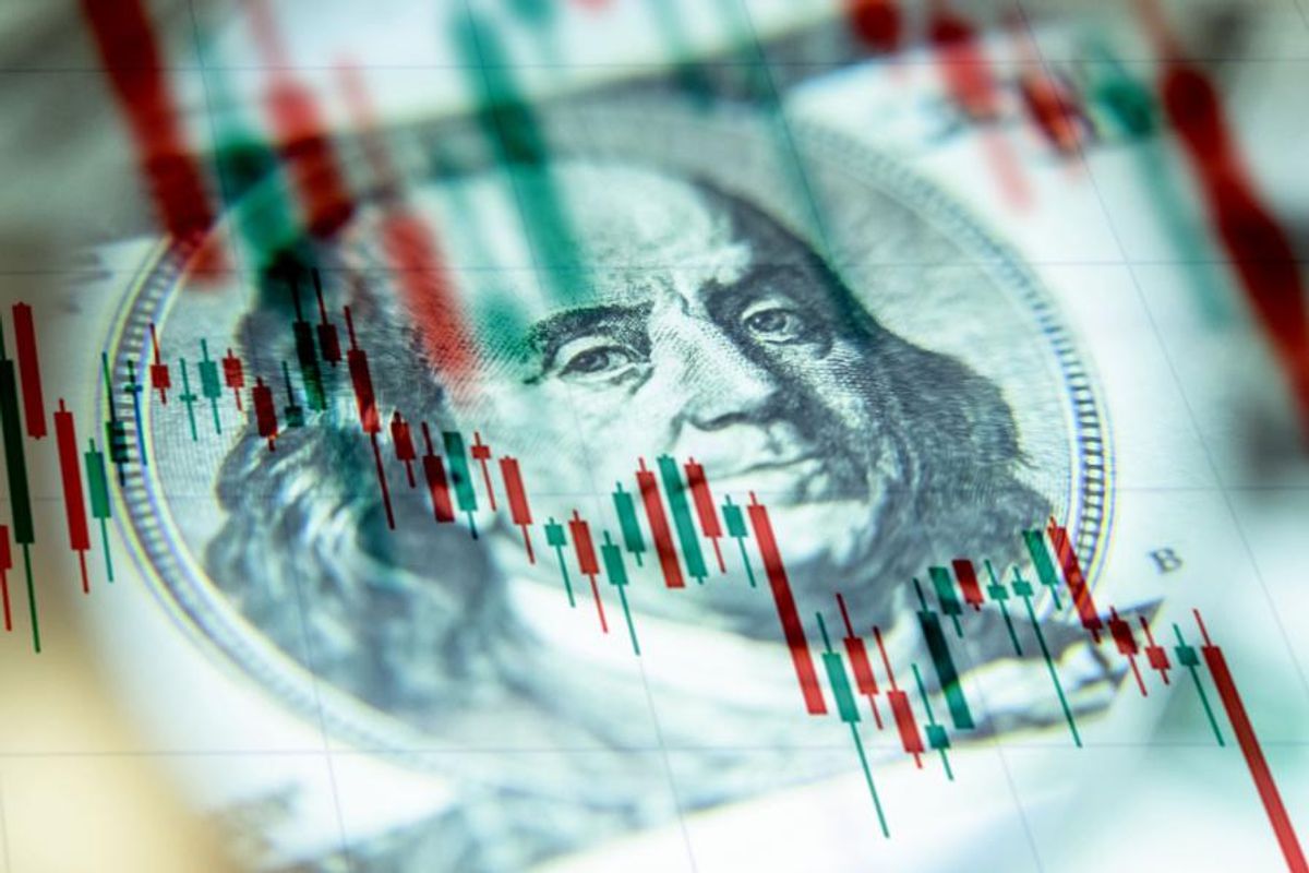 us money with bar chart