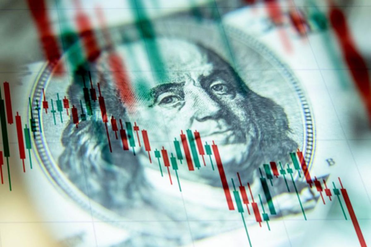 us money with stock chart